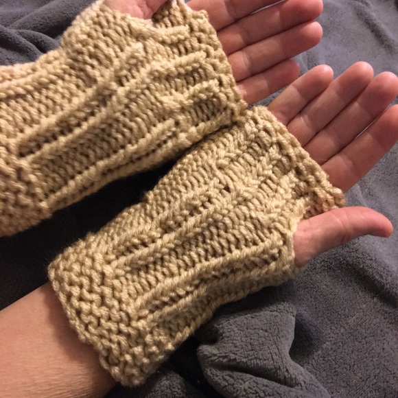 🩸Fingerless Rugged Gloves🩸 - Picture 4 of 8